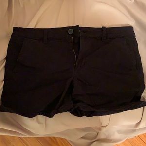American Eagle Black MIDI shorts